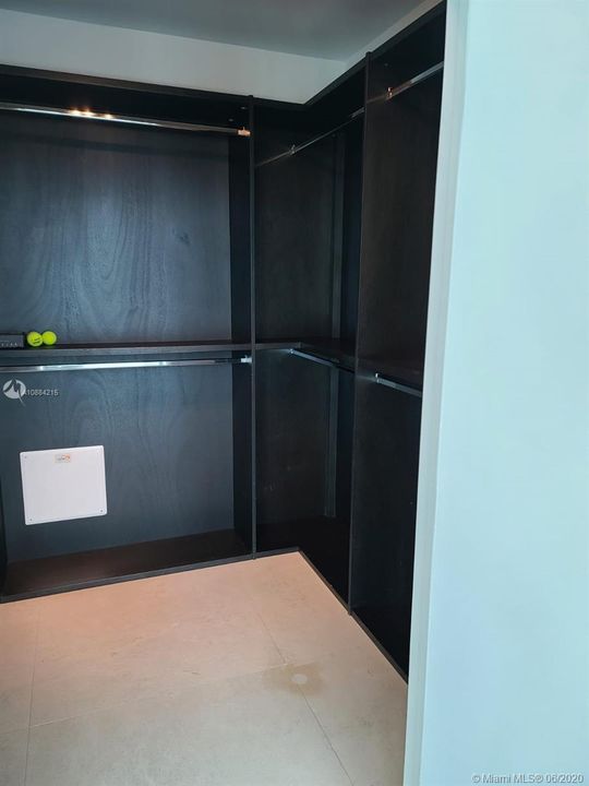 Recientemente alquilado: $4,950 (3 camas, 3 baños, 2663 Pies cuadrados)
