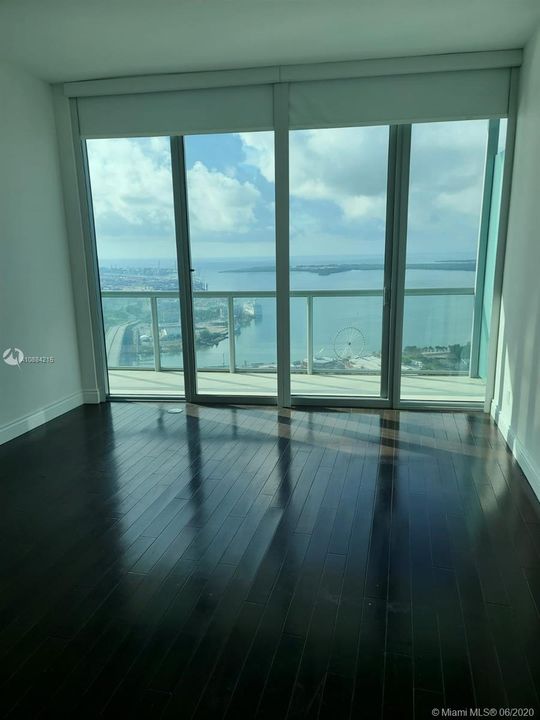 Recientemente alquilado: $4,950 (3 camas, 3 baños, 2663 Pies cuadrados)