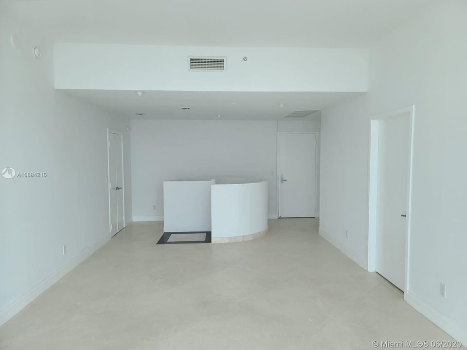 Recientemente alquilado: $4,950 (3 camas, 3 baños, 2663 Pies cuadrados)