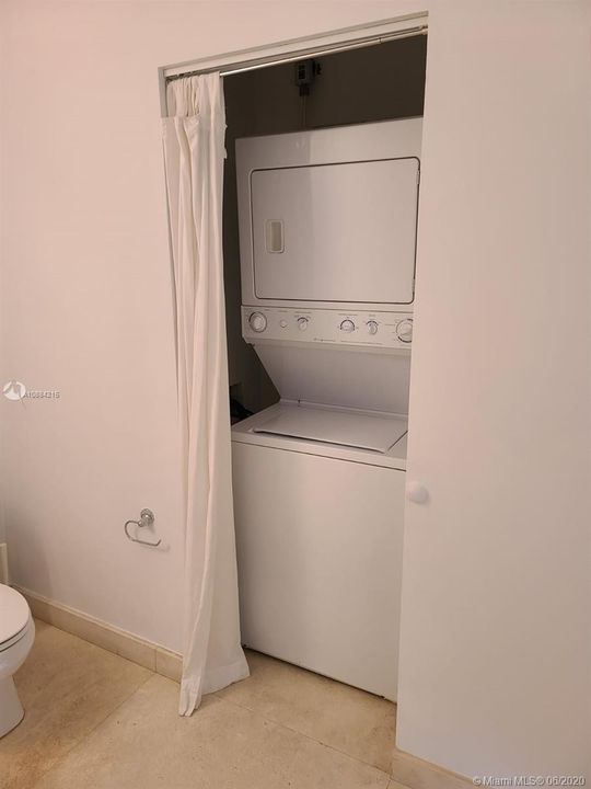 Recientemente alquilado: $4,950 (3 camas, 3 baños, 2663 Pies cuadrados)
