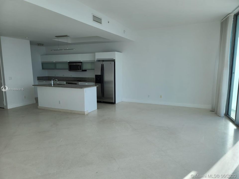 Recientemente alquilado: $4,950 (3 camas, 3 baños, 2663 Pies cuadrados)