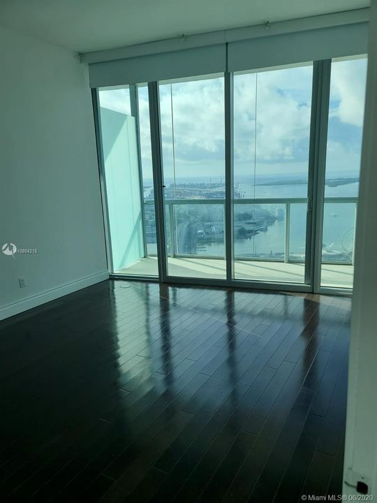 Recientemente alquilado: $4,950 (3 camas, 3 baños, 2663 Pies cuadrados)