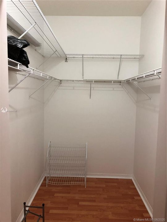 Recientemente alquilado: $2,400 (4 camas, 3 baños, 1945 Pies cuadrados)