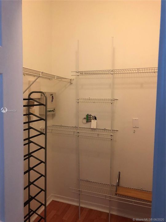 Recientemente alquilado: $2,400 (4 camas, 3 baños, 1945 Pies cuadrados)