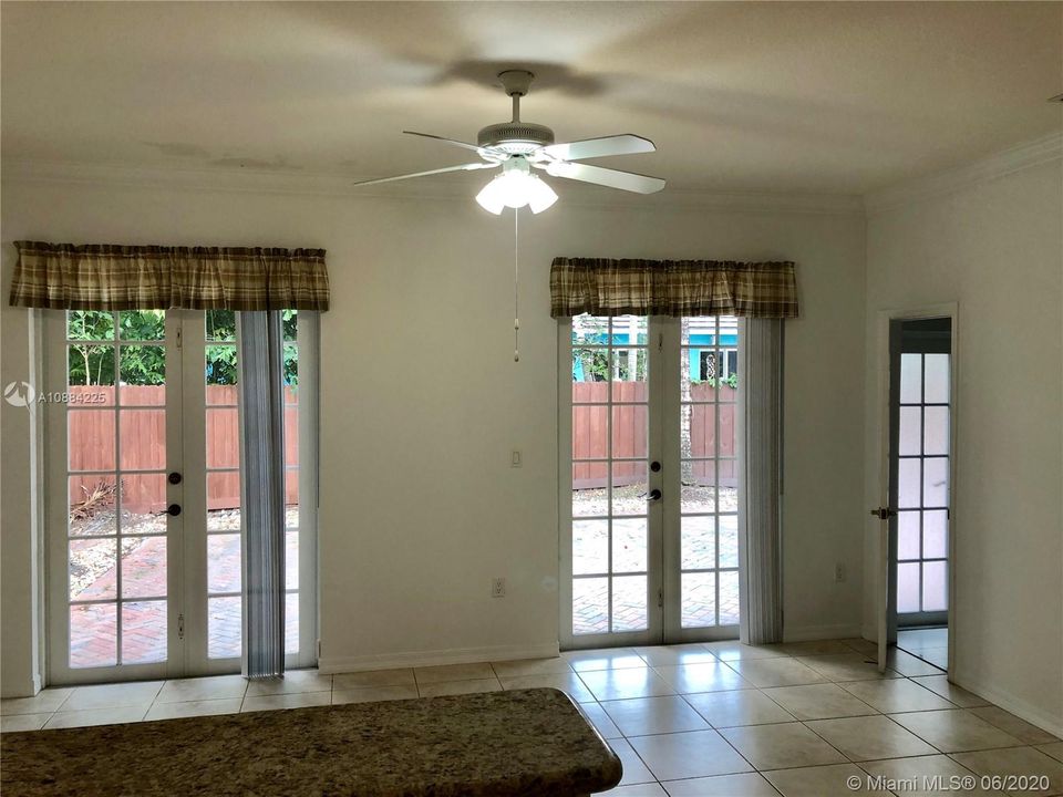 Recientemente alquilado: $2,400 (4 camas, 3 baños, 1945 Pies cuadrados)