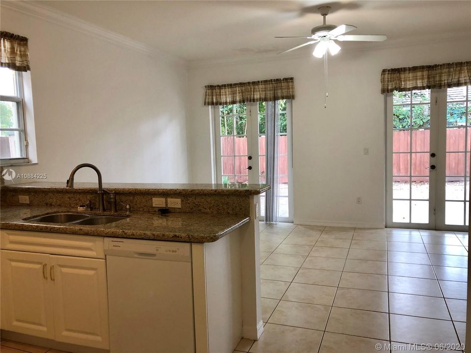 Recientemente alquilado: $2,400 (4 camas, 3 baños, 1945 Pies cuadrados)