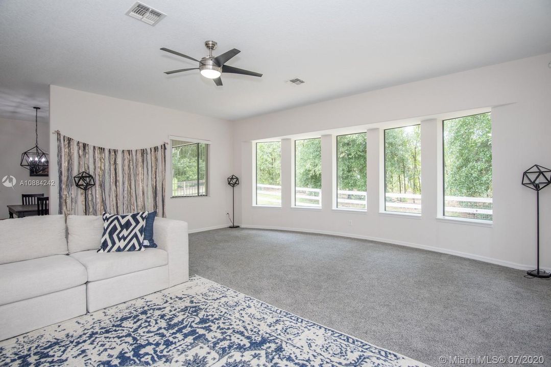 Vendido Recientemente: $274,900 (4 camas, 2 baños, 2469 Pies cuadrados)
