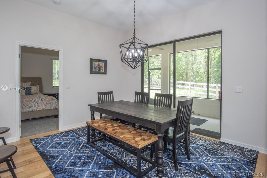 Vendido Recientemente: $274,900 (4 camas, 2 baños, 2469 Pies cuadrados)
