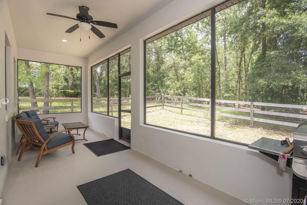 Vendido Recientemente: $274,900 (4 camas, 2 baños, 2469 Pies cuadrados)