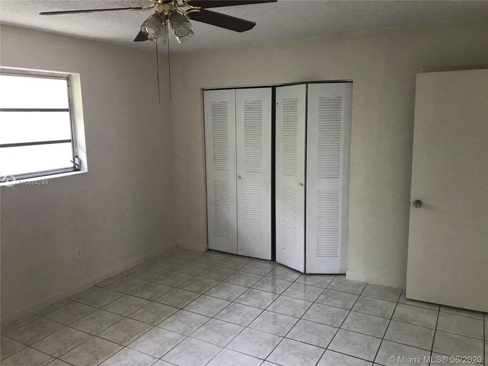 Recently Rented: $1,800 (4 beds, 1 baths, 3708 Square Feet)