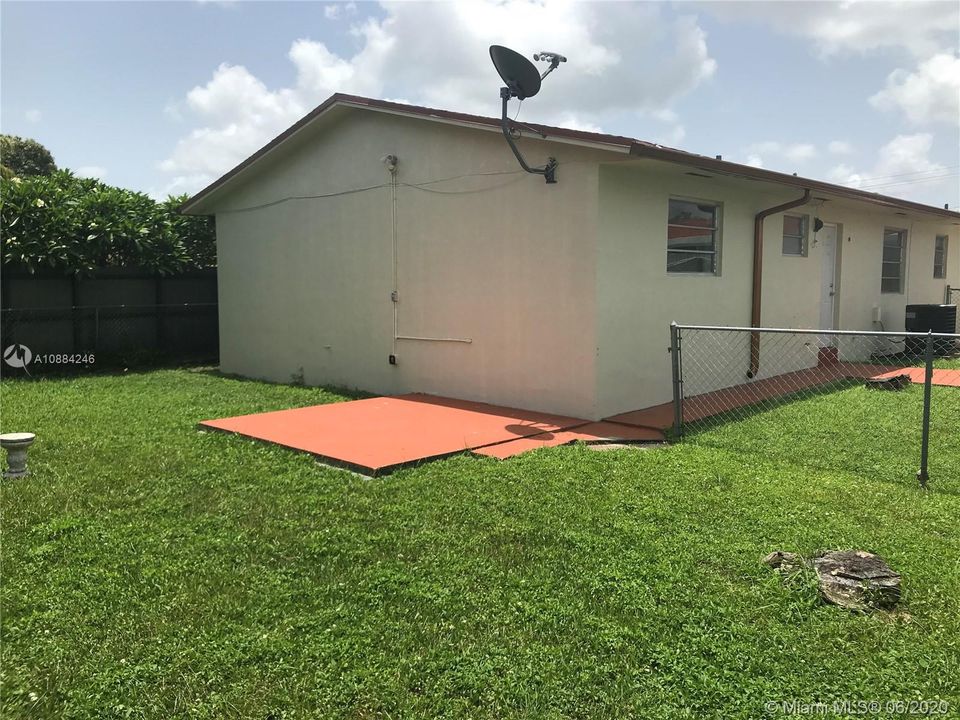 Recently Rented: $1,800 (4 beds, 1 baths, 3708 Square Feet)