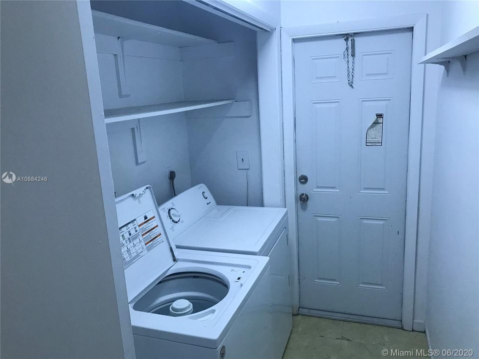 Recently Rented: $1,800 (4 beds, 1 baths, 3708 Square Feet)