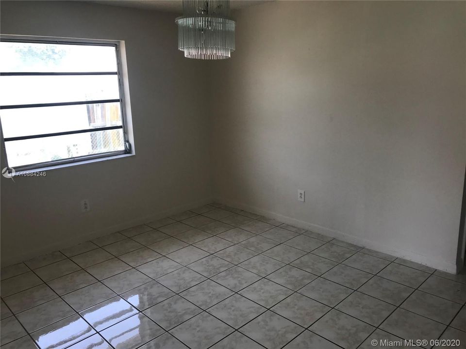 Recently Rented: $1,800 (4 beds, 1 baths, 3708 Square Feet)