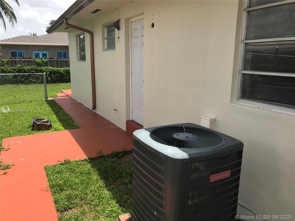 Recently Rented: $1,800 (4 beds, 1 baths, 3708 Square Feet)