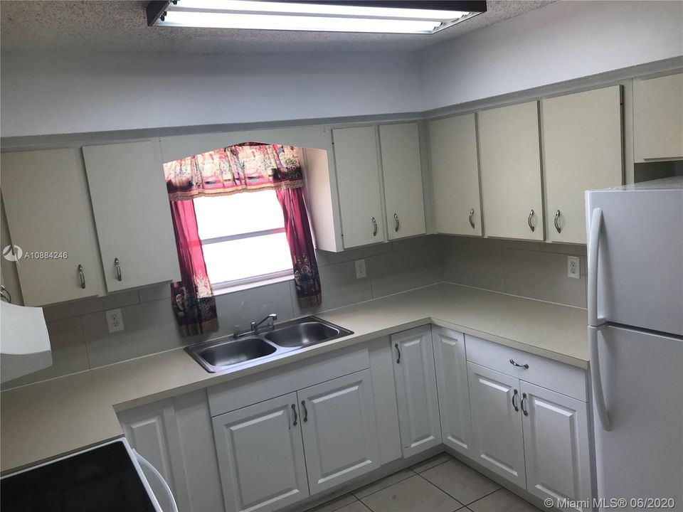 Recently Rented: $1,800 (4 beds, 1 baths, 3708 Square Feet)