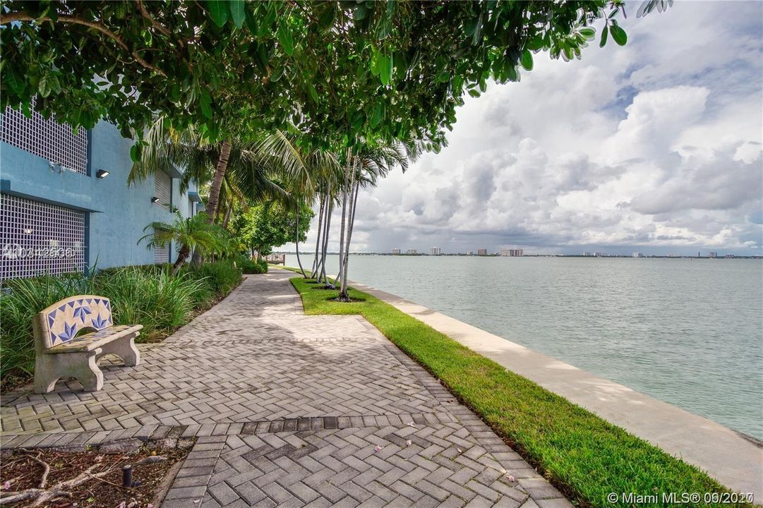 Recently Rented: $2,400 (2 beds, 2 baths, 1413 Square Feet)