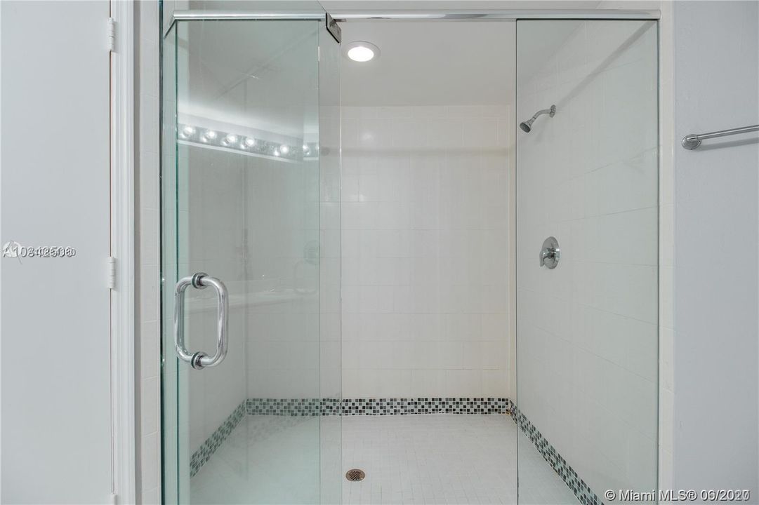 Recently Rented: $2,400 (2 beds, 2 baths, 1413 Square Feet)