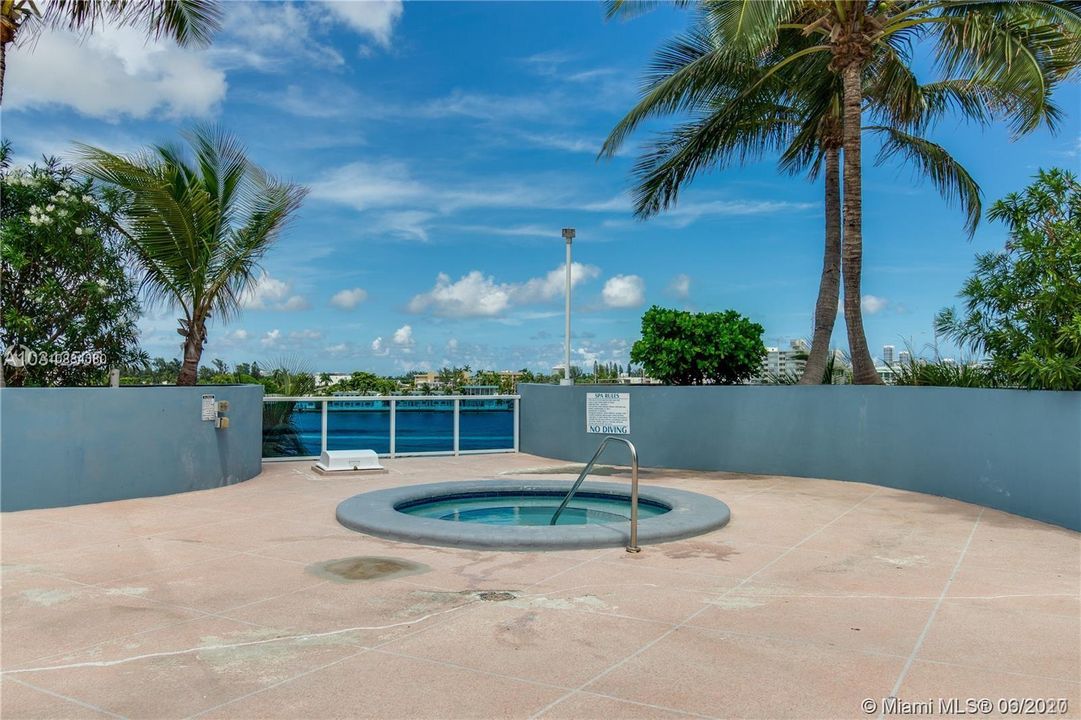 Recently Rented: $2,400 (2 beds, 2 baths, 1413 Square Feet)