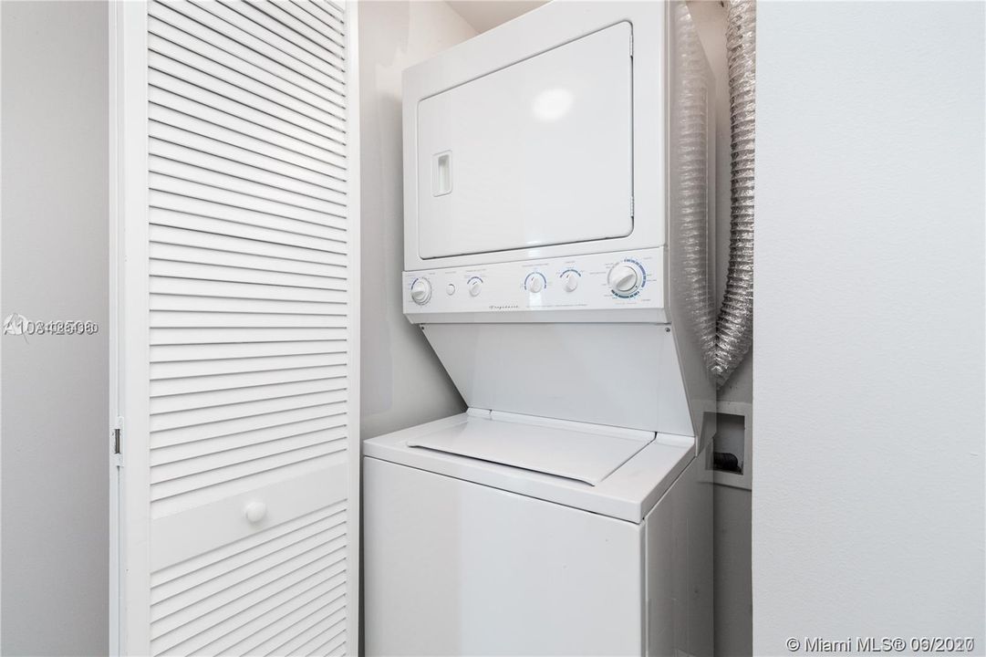 Recently Rented: $2,400 (2 beds, 2 baths, 1413 Square Feet)