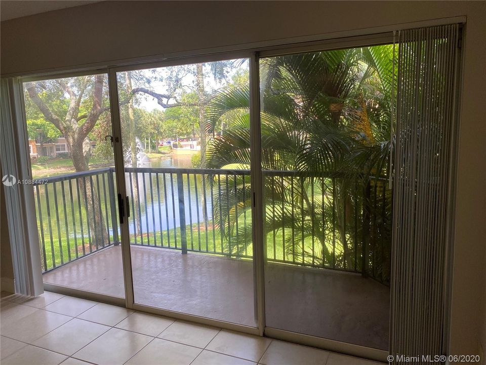 SLIDDING DOORS TO BALCONY