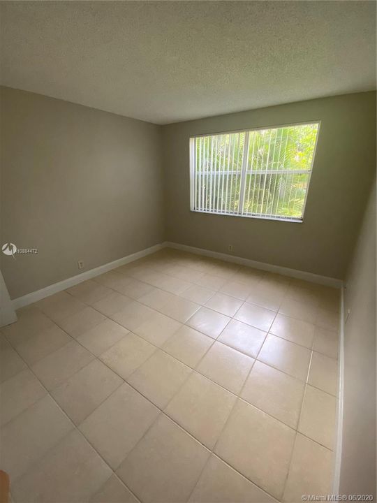 EXTRA BEDROOM ALL FACING GARDEN AND FRESLY PAINTED