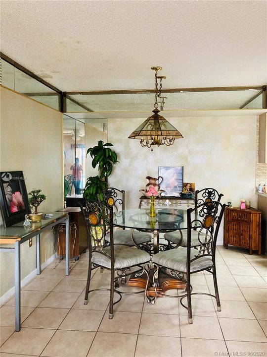 Недавно продано: $199,900 (3 спален, 2 ванн, 1055 Квадратных фут)