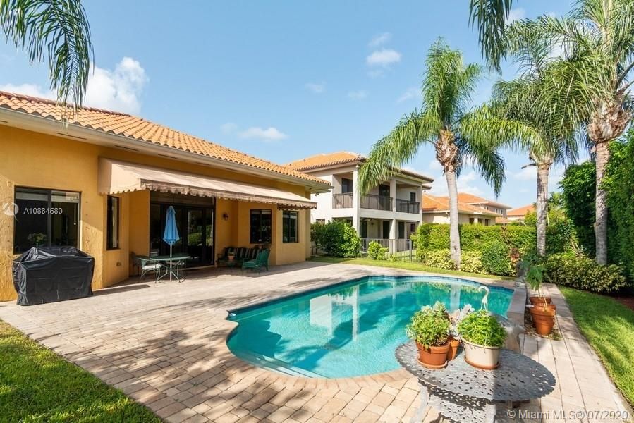 Pool & Patio area.