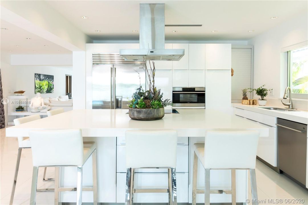 Recientemente alquilado: $14,000 (4 camas, 4 baños, 2220 Pies cuadrados)