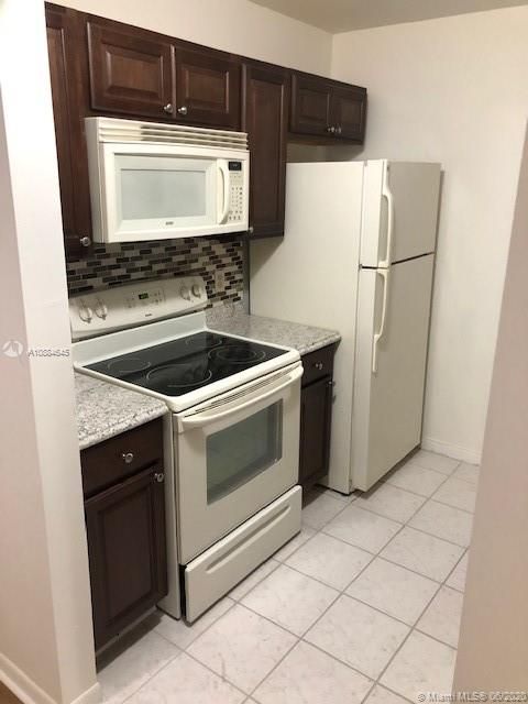 Recently Rented: $1,200 (1 beds, 1 baths, 811 Square Feet)