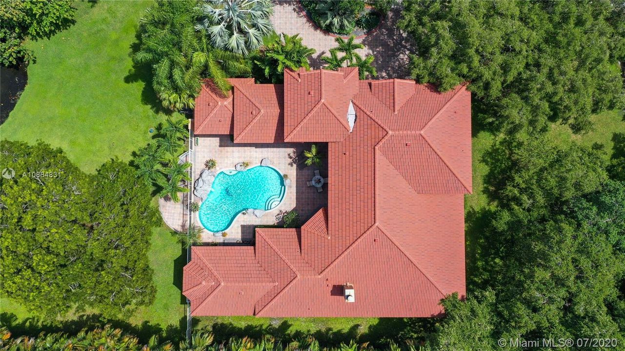 Vendido Recientemente: $1,599,000 (5 camas, 4 baños, 4393 Pies cuadrados)