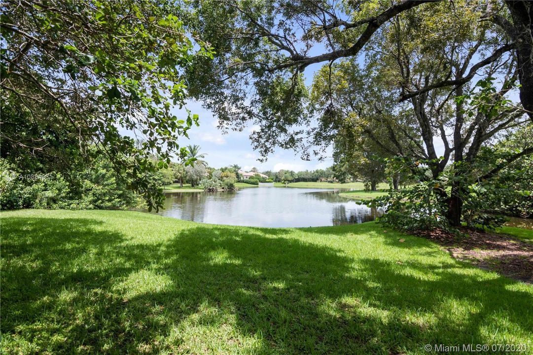 Vendido Recientemente: $1,599,000 (5 camas, 4 baños, 4393 Pies cuadrados)