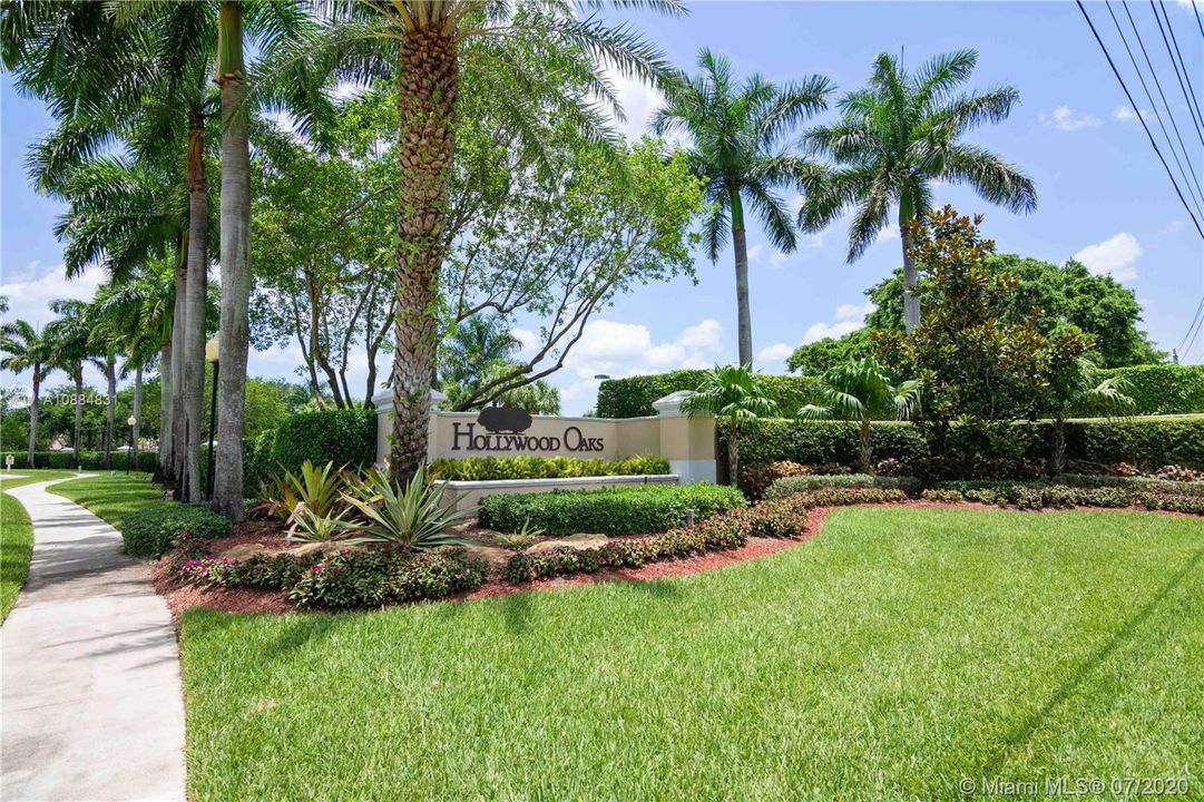 Vendido Recientemente: $1,599,000 (5 camas, 4 baños, 4393 Pies cuadrados)