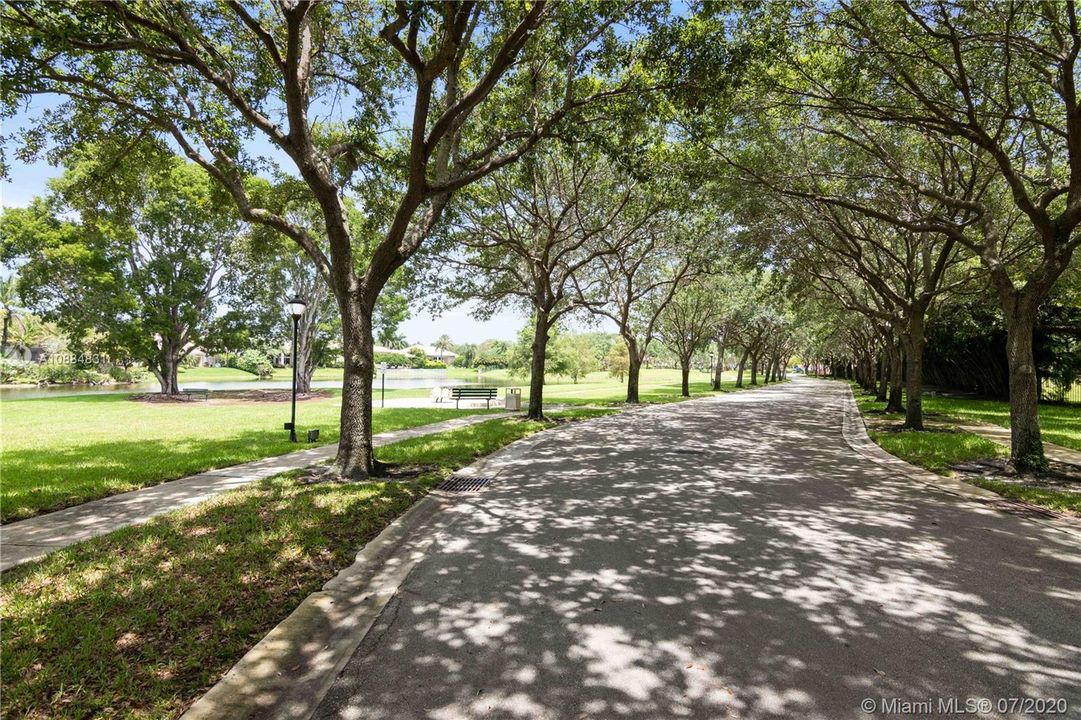 Vendido Recientemente: $1,599,000 (5 camas, 4 baños, 4393 Pies cuadrados)