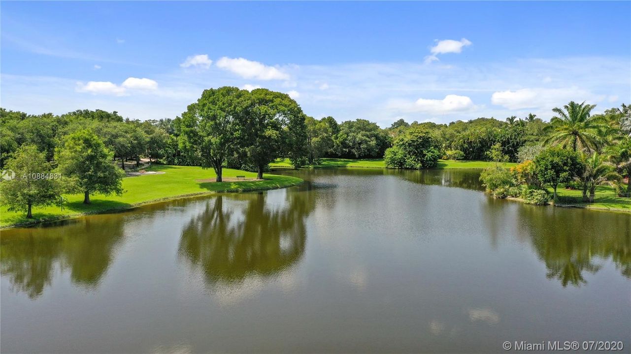 Vendido Recientemente: $1,599,000 (5 camas, 4 baños, 4393 Pies cuadrados)