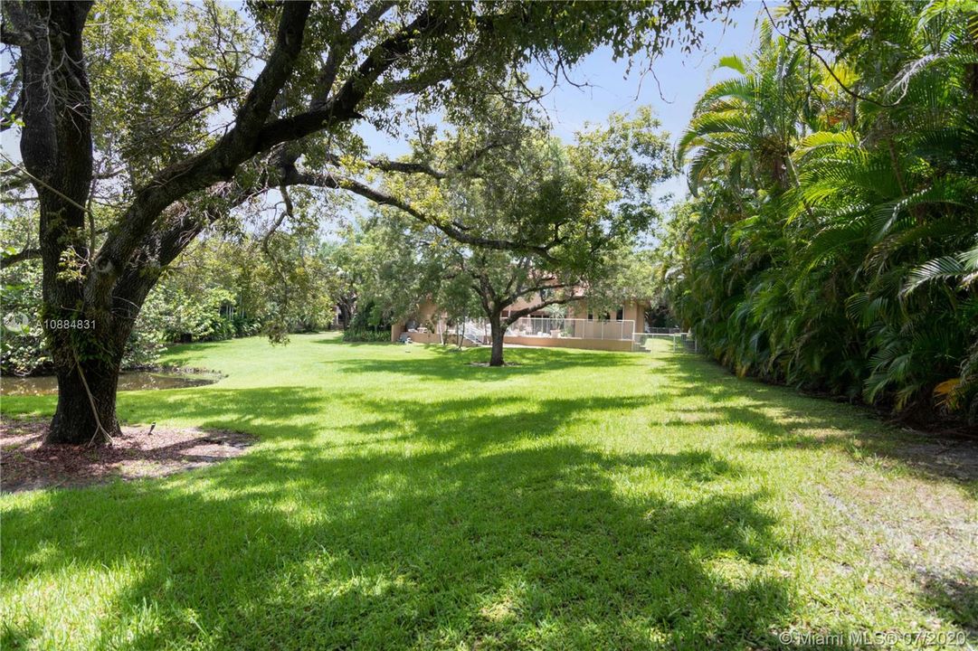 Vendido Recientemente: $1,599,000 (5 camas, 4 baños, 4393 Pies cuadrados)
