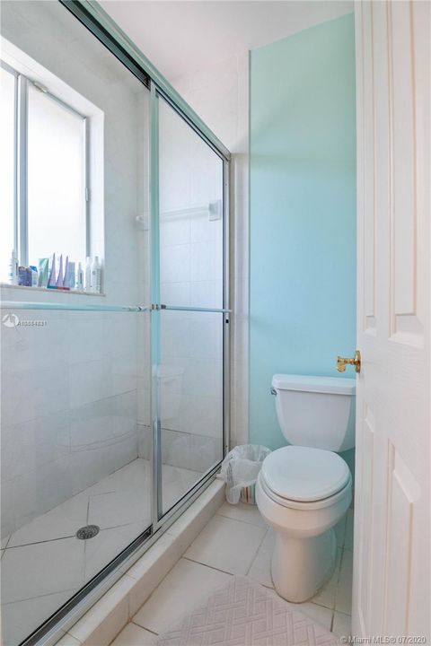 Vendido Recientemente: $1,599,000 (5 camas, 4 baños, 4393 Pies cuadrados)