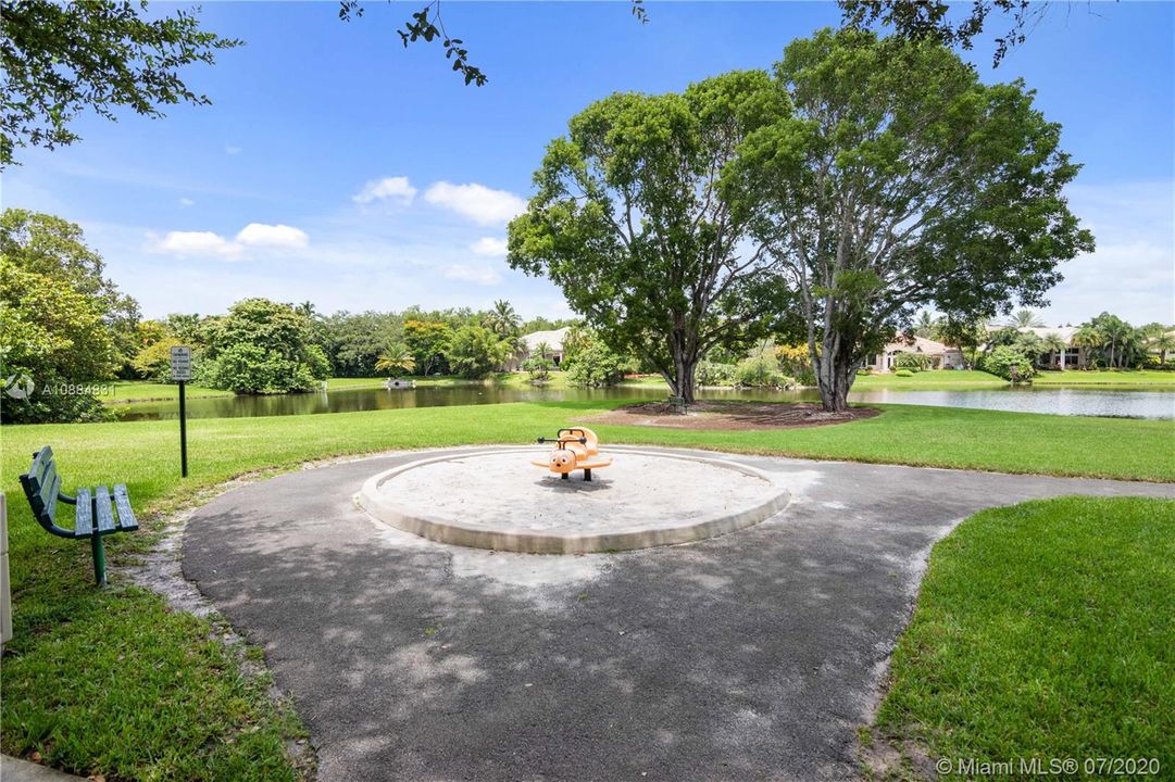 Vendido Recientemente: $1,599,000 (5 camas, 4 baños, 4393 Pies cuadrados)