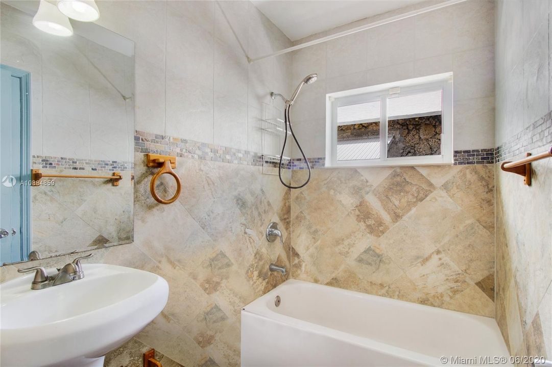 最近租的: $3,700 (3 贝兹, 2 浴室, 1158 平方英尺)