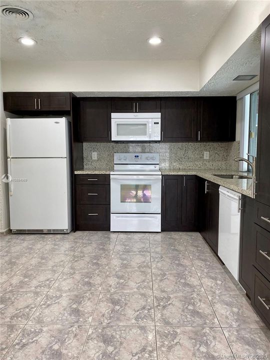 Недавно арендовано: $2,900 (4 спален, 2 ванн, 1605 Квадратных фут)
