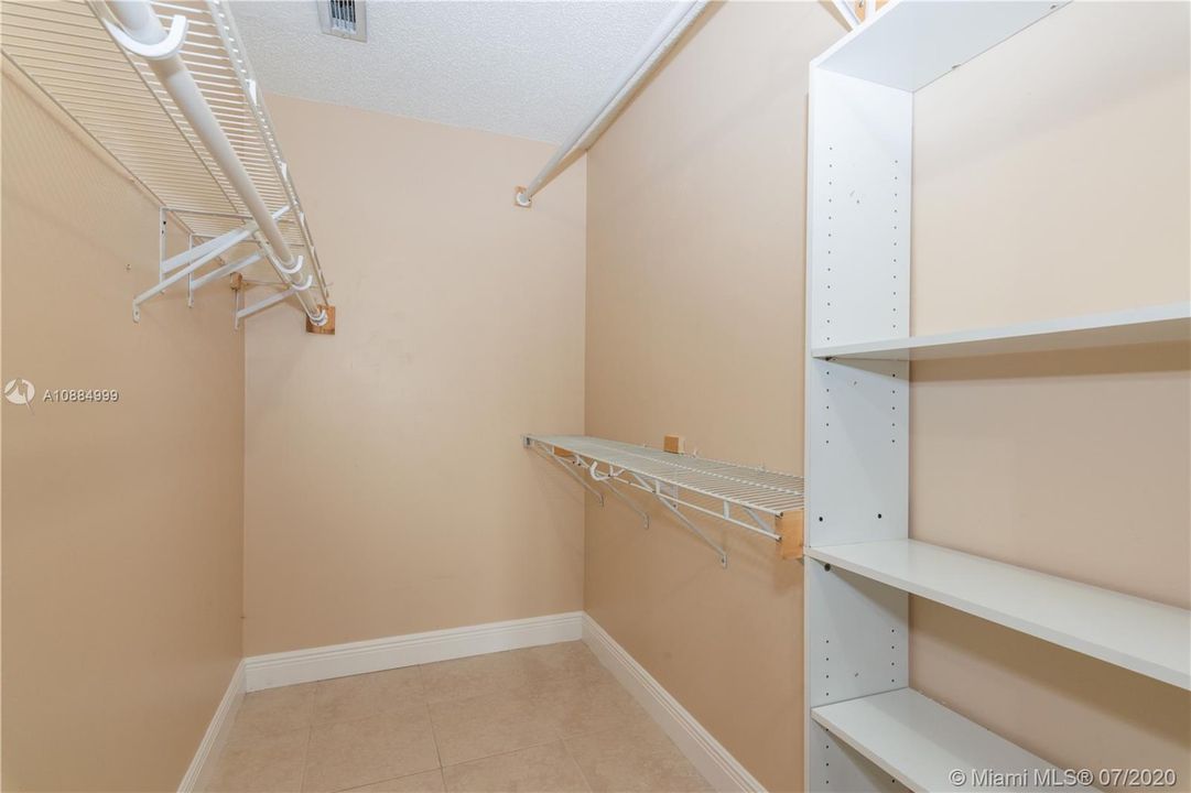 最近售出: $317,000 (3 贝兹, 2 浴室, 1276 平方英尺)