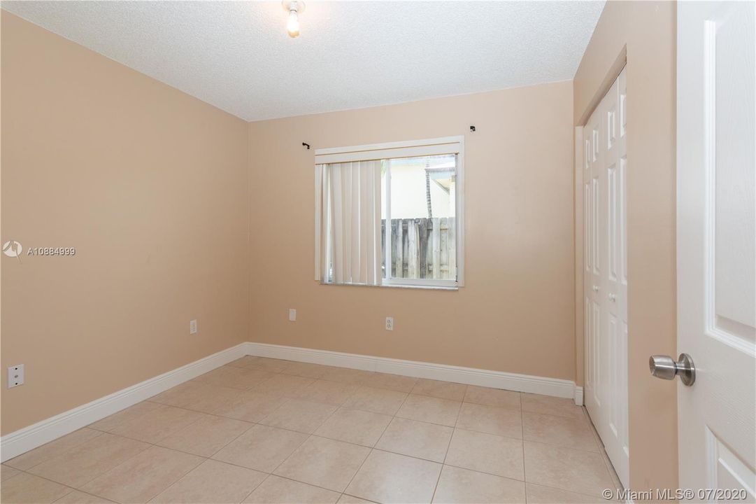 最近售出: $317,000 (3 贝兹, 2 浴室, 1276 平方英尺)