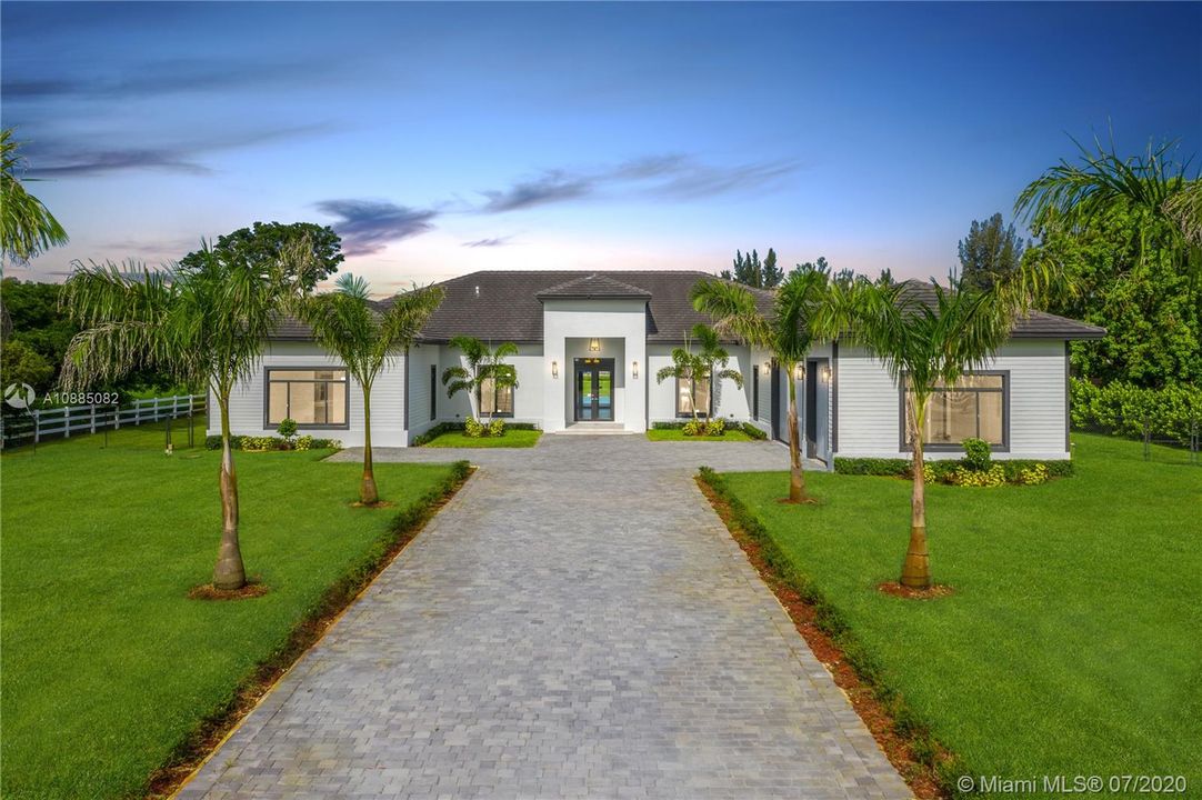 Недавно продано: $1,849,000 (5 спален, 6 ванн, 0 Квадратных фут)
