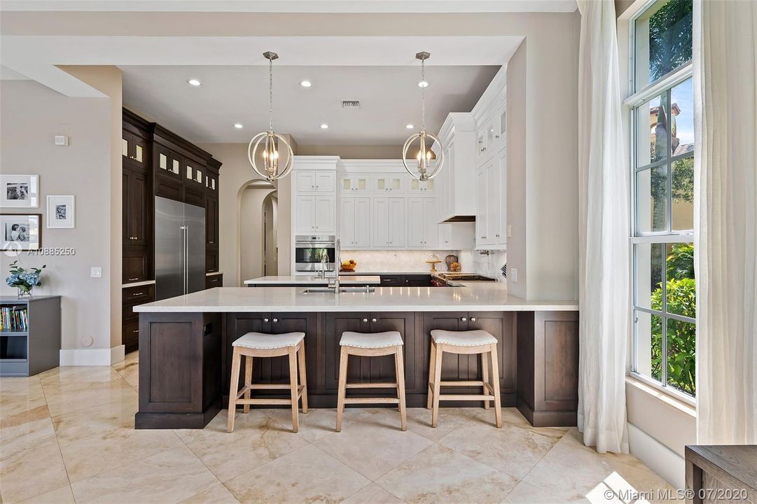 Recently Sold: $2,300,000 (6 beds, 5 baths, 6024 Square Feet)