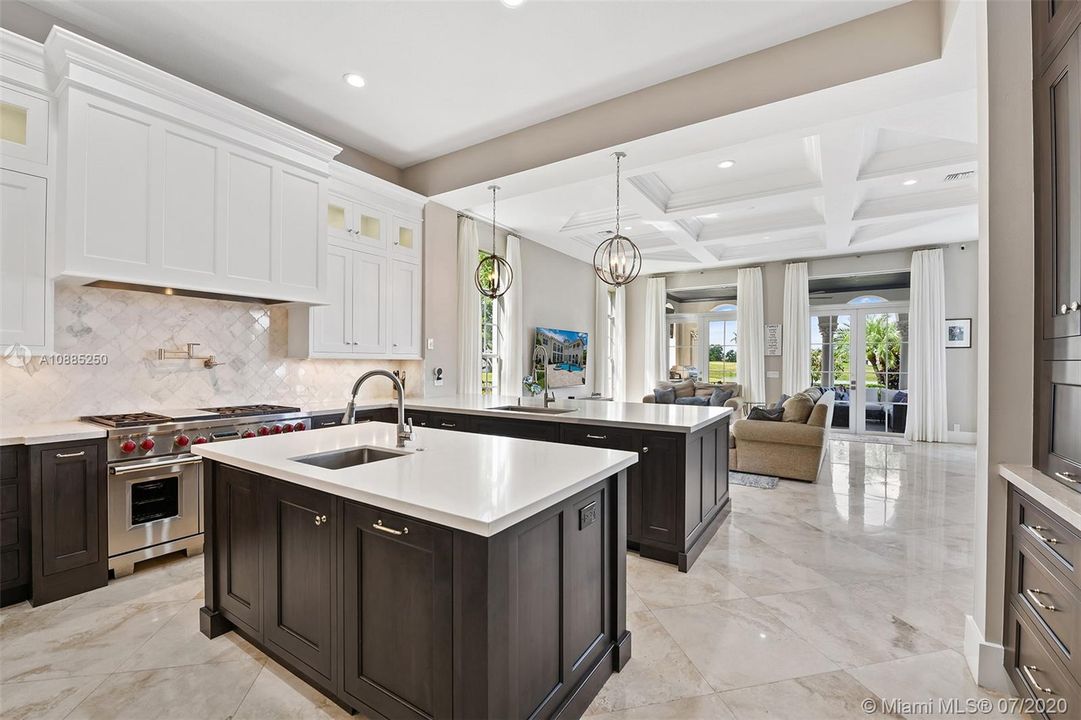 Recently Sold: $2,300,000 (6 beds, 5 baths, 6024 Square Feet)