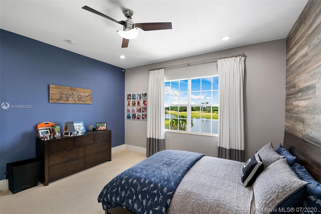 Recently Sold: $2,300,000 (6 beds, 5 baths, 6024 Square Feet)