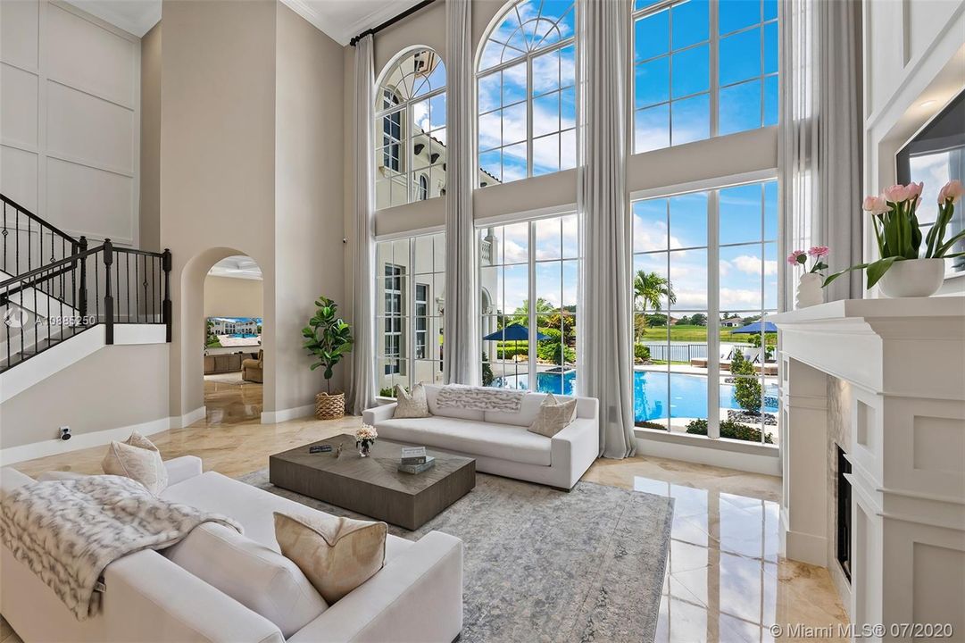 Recently Sold: $2,300,000 (6 beds, 5 baths, 6024 Square Feet)