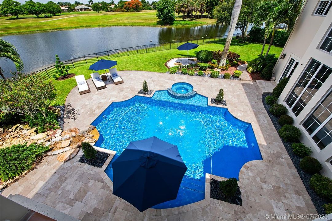 Recently Sold: $2,300,000 (6 beds, 5 baths, 6024 Square Feet)