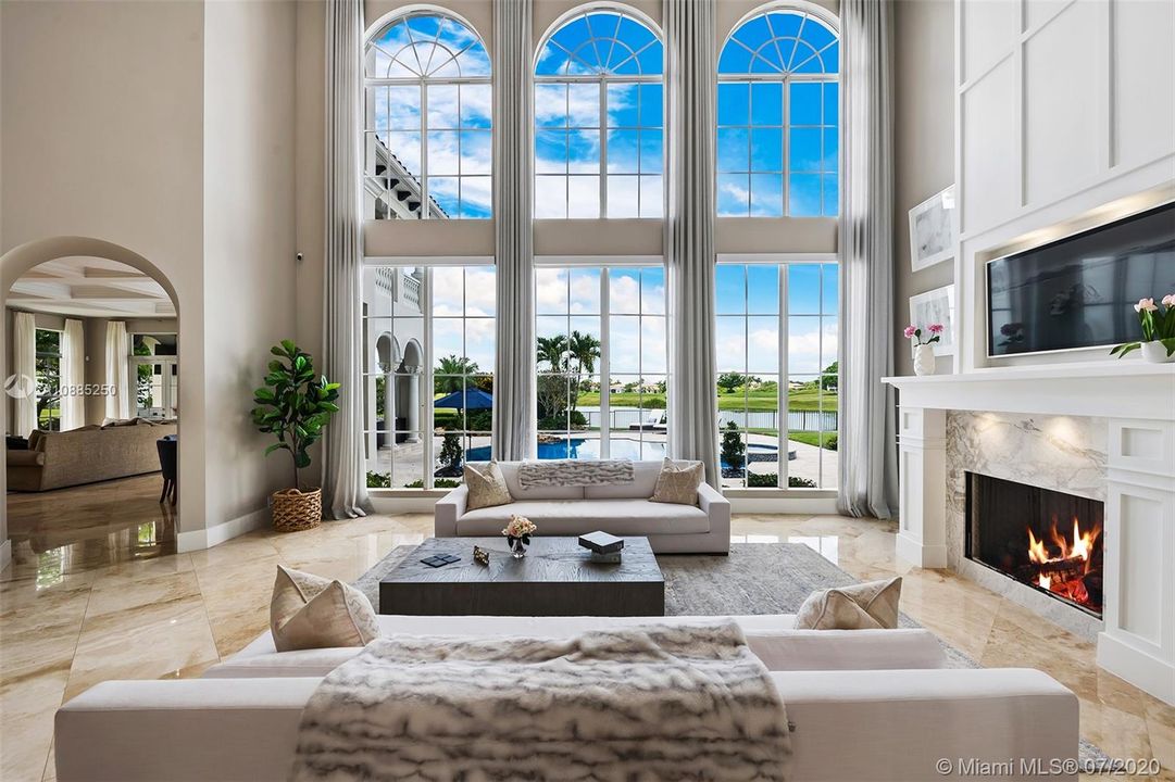 Recently Sold: $2,300,000 (6 beds, 5 baths, 6024 Square Feet)