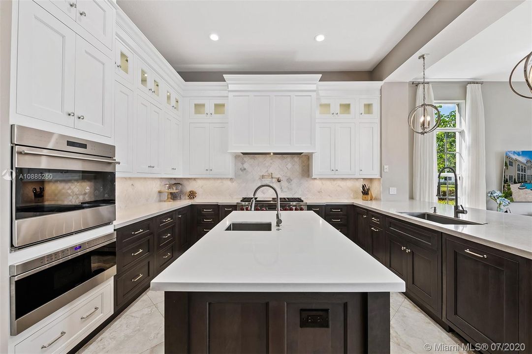 Recently Sold: $2,300,000 (6 beds, 5 baths, 6024 Square Feet)