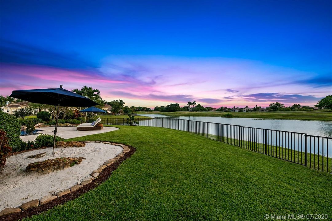 Recently Sold: $2,300,000 (6 beds, 5 baths, 6024 Square Feet)